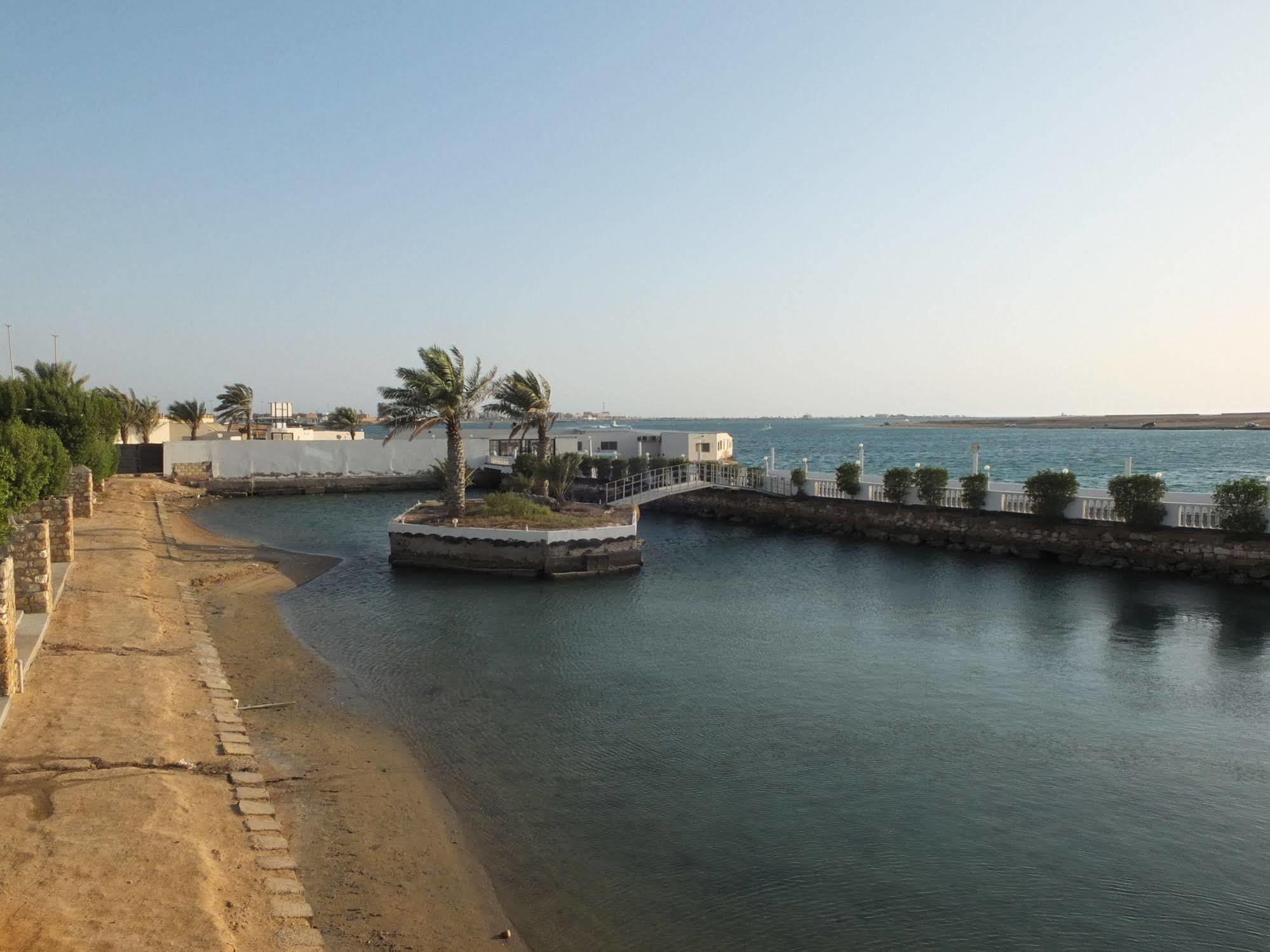 Al Ahmadi Plaza Resort Yanbu Exterior photo
